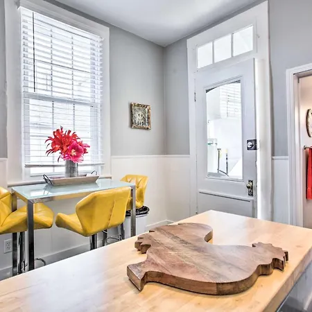 Uptown Nola On Magazine Street W/ Backyard! * New Orleans