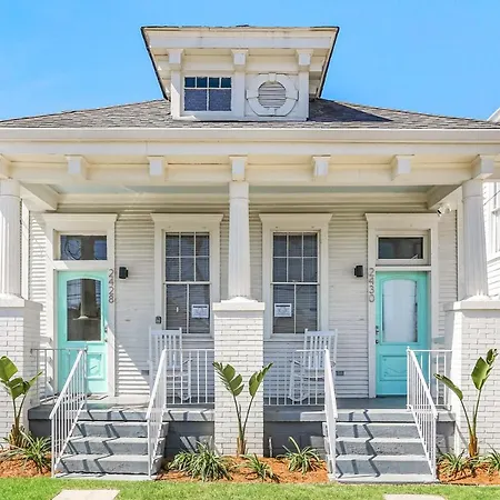 Private 2br In Uptown By Hosteeva