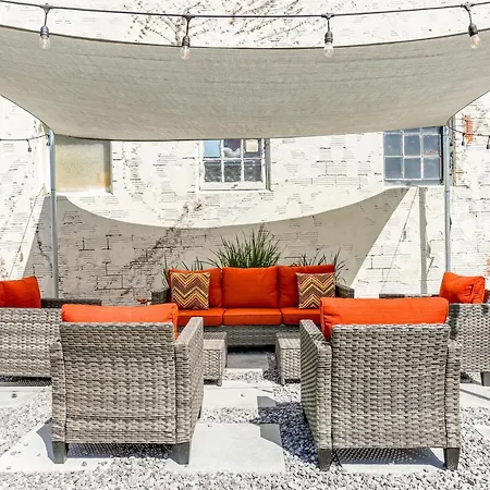 Private 2br In Uptown By Hosteeva Apartment *