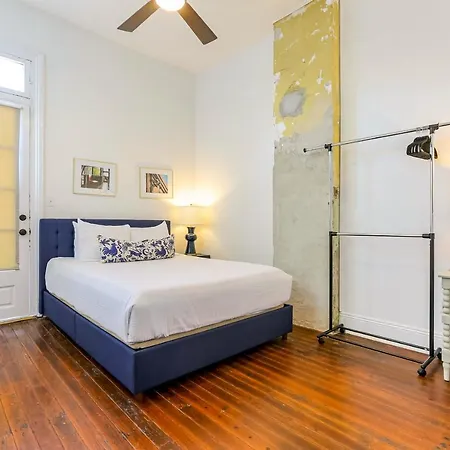 Private 2br In Uptown By Hosteeva Apartment *