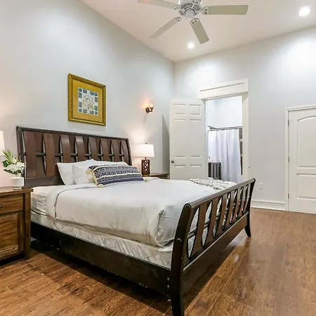 Spacious 3br In Downtown