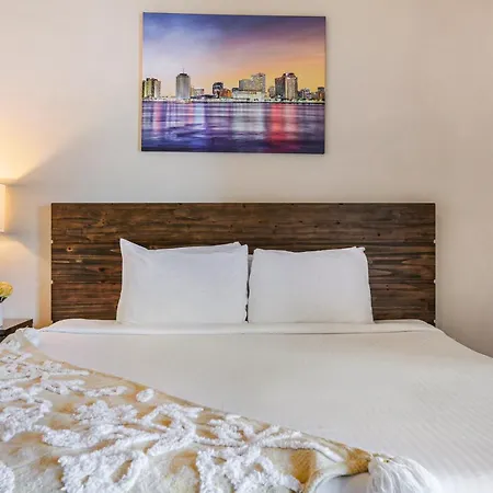 2 Bedroom Elegant In Downtown * New Orleans