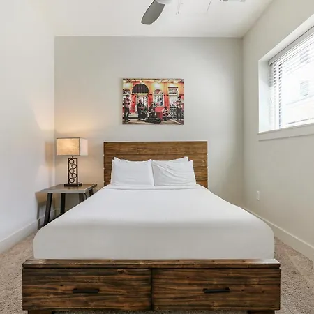 2 Bedroom Elegant In Downtown * New Orleans