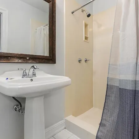 Express Close To Amenities