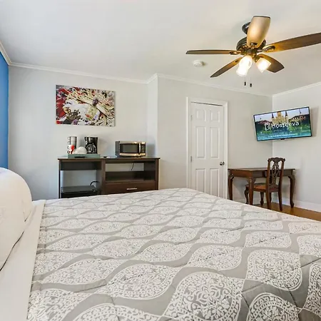 Comfortable Rooms Near All Nola Hot Spots Apartment *