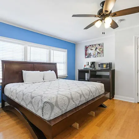 Apartment Comfortable Rooms Near All Nola Hot Spots *