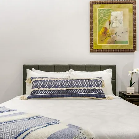 Spacious 3br In Downtown Apartment *