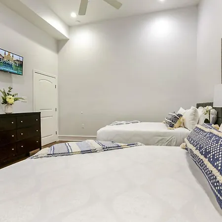 Apartment Spacious 3br In Downtown