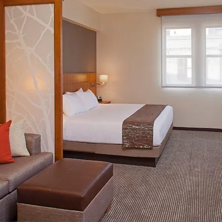 Hyatt Place Convention Center Hotel 3*