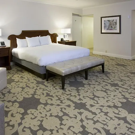 Hilton Riverside Hotel 4*