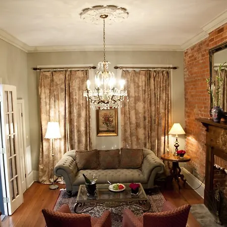 Inn Jazz Quarters