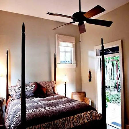 Inn Jazz Quarters