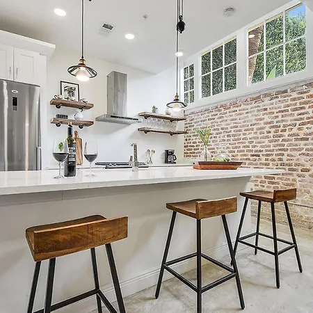 3bd / 6 Guests / Phenomenal Location *