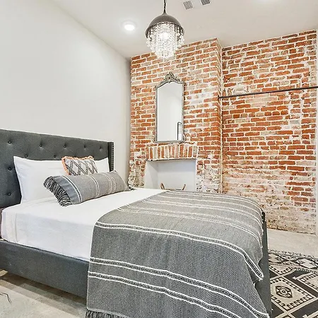 Apartment 3bd / 6 Guests / Phenomenal Location New Orleans