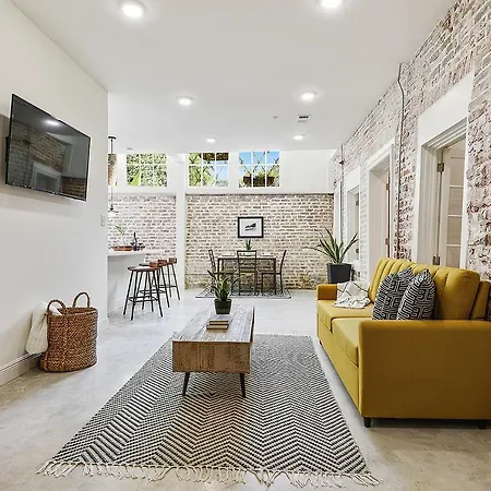 3bd / 6 Guests / Phenomenal Location *