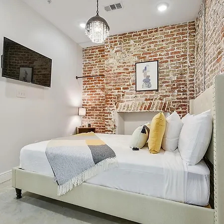 3bd / 6 Guests / Phenomenal Location Apartment New Orleans