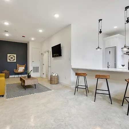 Apartment 3bd / 6 Guests / Phenomenal Location