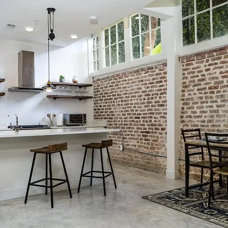 Apartment 3bd / 6 Guests / Phenomenal Location New Orleans