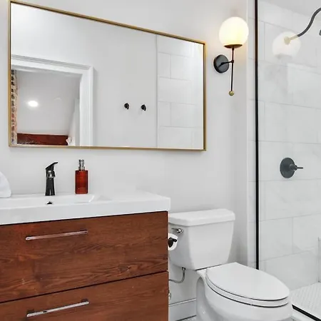 Fab 1838 Garden District 5br With Parking And Balcony New Orleans