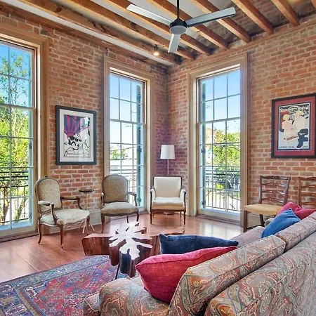 Fab 1838 Garden District 5br With Parking And Balcony New Orleans