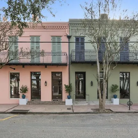Fab 1838 Garden District 5br With Parking And Balcony Apartment