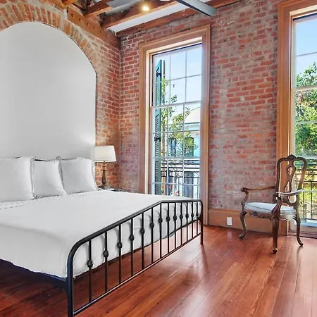 Fab 1838 Garden District 5br With Parking And Balcony New Orleans