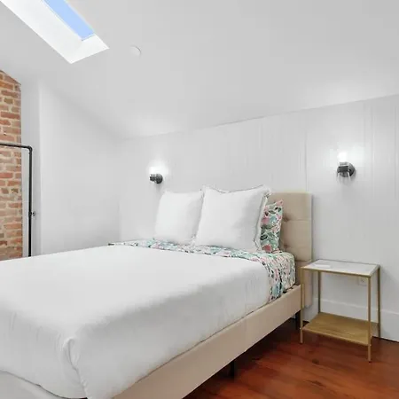 Fab 1838 Garden District 5br With Parking And Balcony Apartment New Orleans