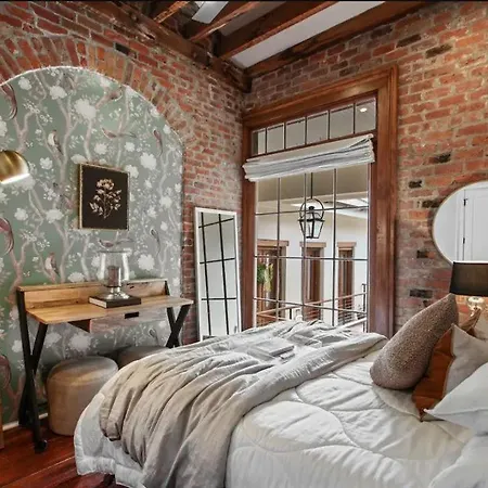Apartment Historic Garden District 5br With Parking And Balcony *