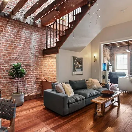 Historic Garden District 5br With Parking And Balcony