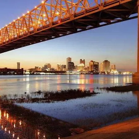 Courtyard By Marriott Downtown Near The French Quarter 3*