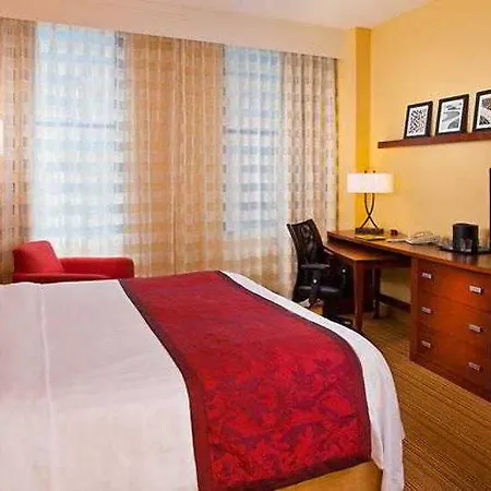 Courtyard By Marriott Downtown Near The French Quarter Hotel 3*