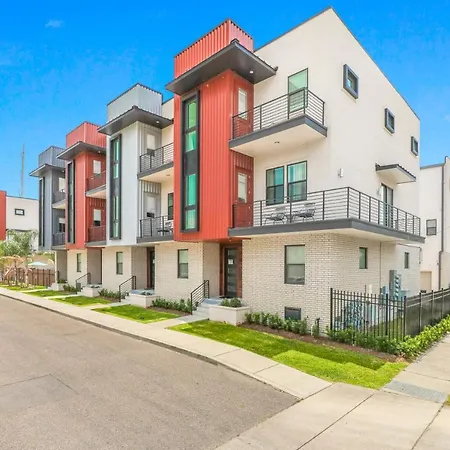 Modern 4br With Amenities *