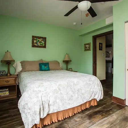 Big Easy Charmer License #23-ostr-12410 Holiday home
