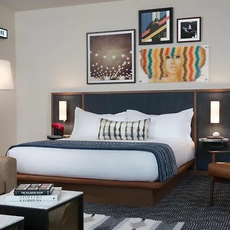International House 4*
