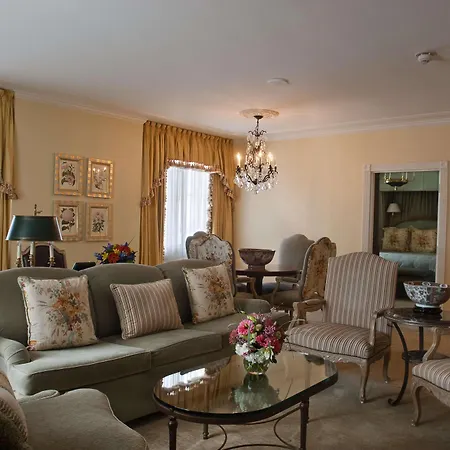Monteleone Hotel 4*