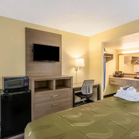Hotel Quality I-10 East 3*