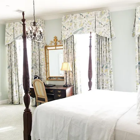 Bienville House 3*