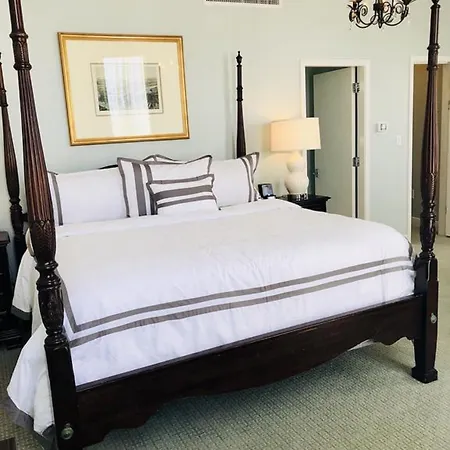 Bienville House 3*