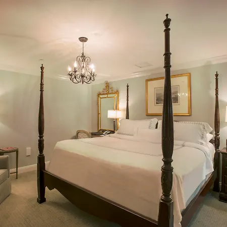 Bienville House Hotel