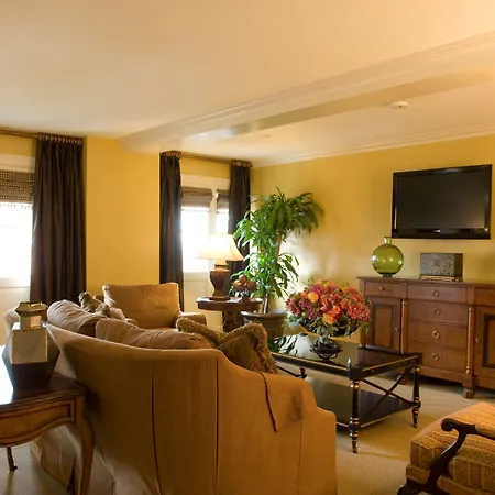 Bienville House 3*