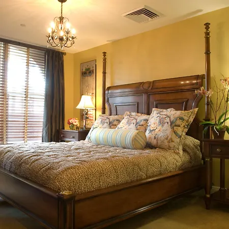Hotel Bienville House 3*