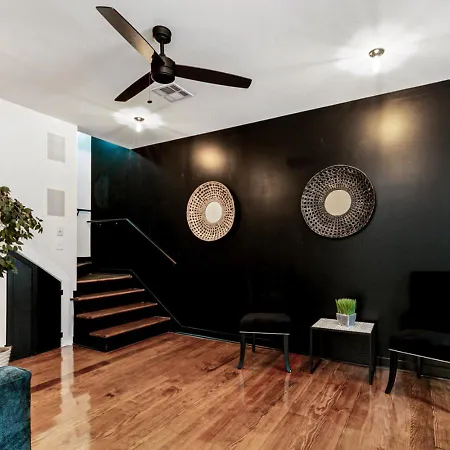 Luxury 5 Bedroom With Private Rooftop *