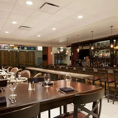 Hotel Embassy By Hilton Convention Center 3*
