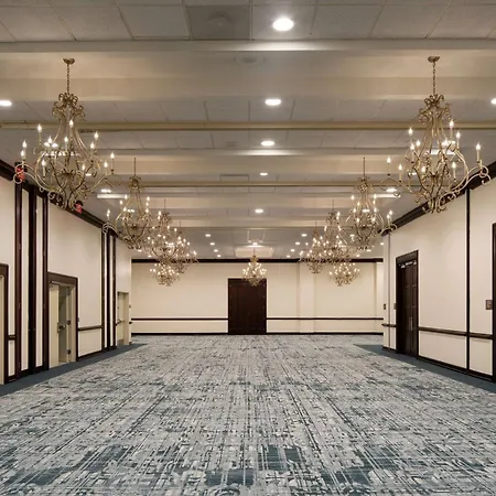 Embassy By Hilton Convention Center Hotel 3*