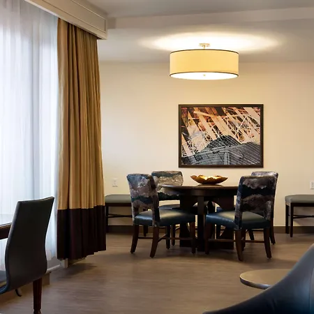 Hotel Embassy By Hilton Convention Center 3*