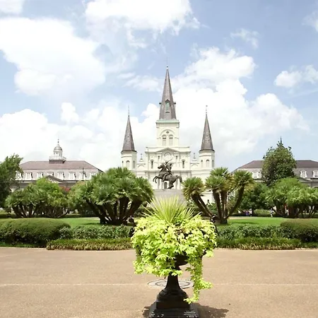 Hotel Embassy By Hilton Convention Center New Orleans