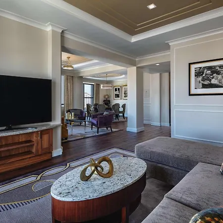 The Higgins New Orleans, Curio Collection By Hilton New Orleans