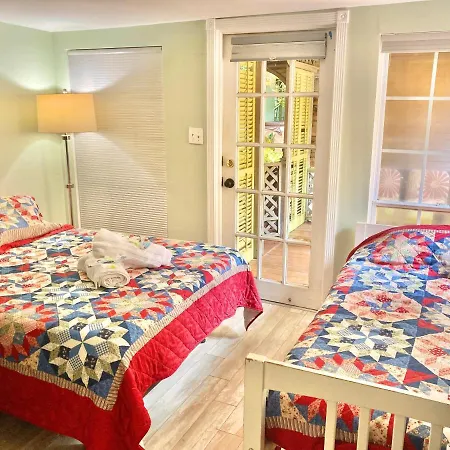 Madame Isabelle's House Hostel New Orleans