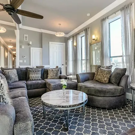 Apartment Stunning Near French Quarter