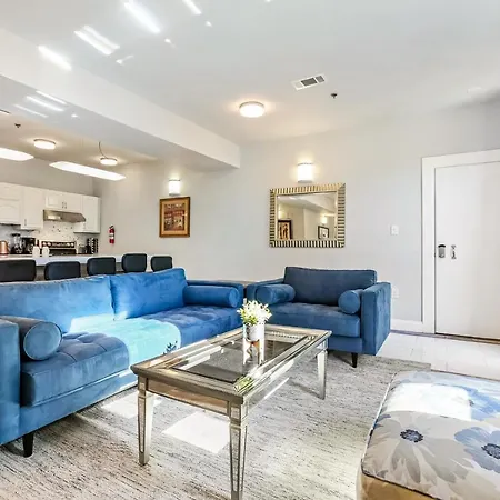 Stunning Near French Quarter Apartment